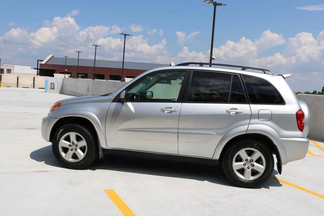 2005 Toyota RAV4 2nd Gen - Image 14 of 31