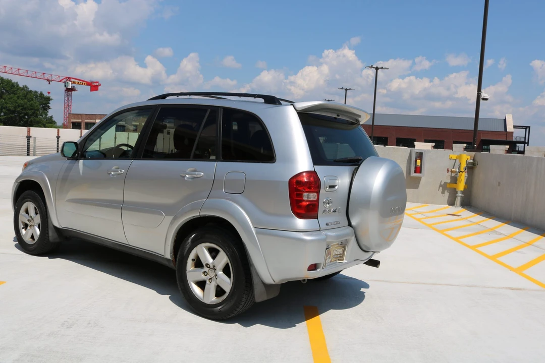 2005 Toyota RAV4 2nd Gen - Image 17 of 31