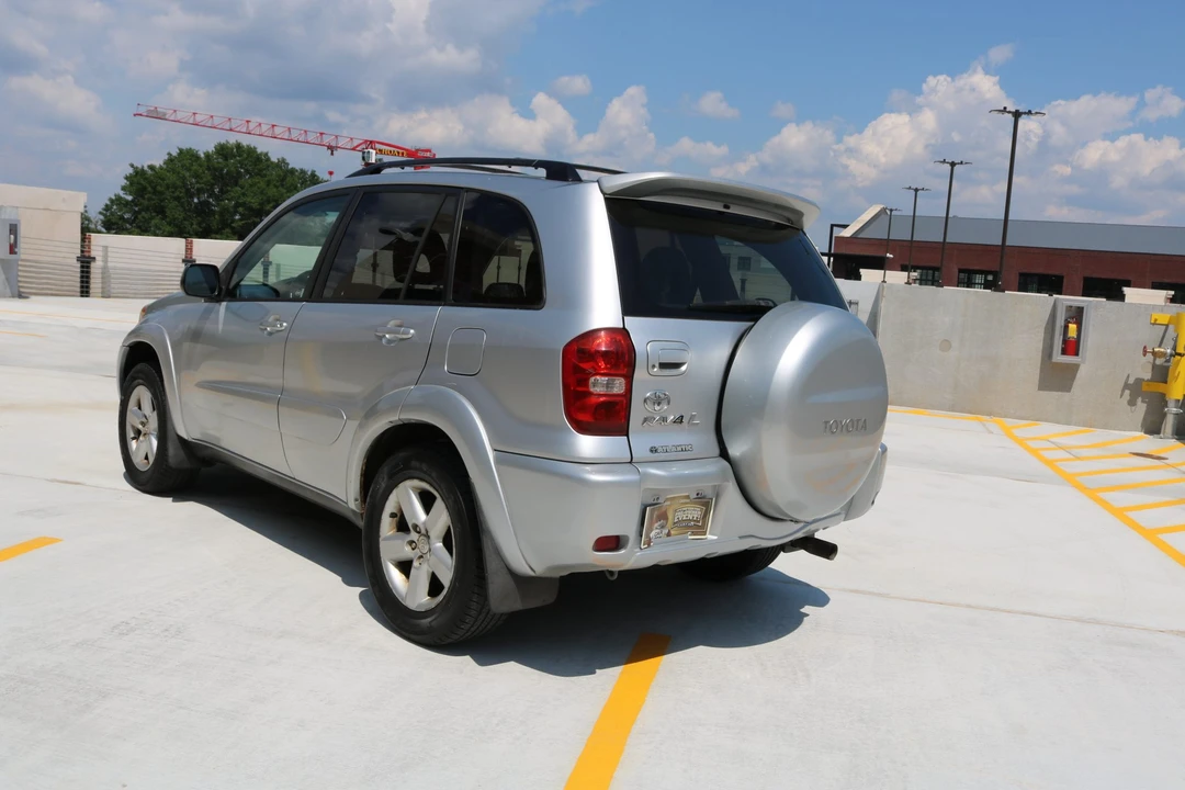 2005 Toyota RAV4 2nd Gen - Image 19 of 31