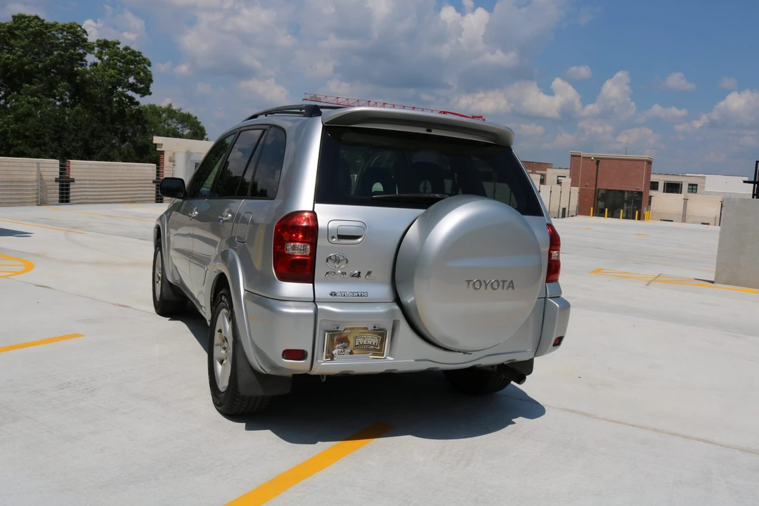 2005 Toyota RAV4 2nd Gen - Image 18 of 31