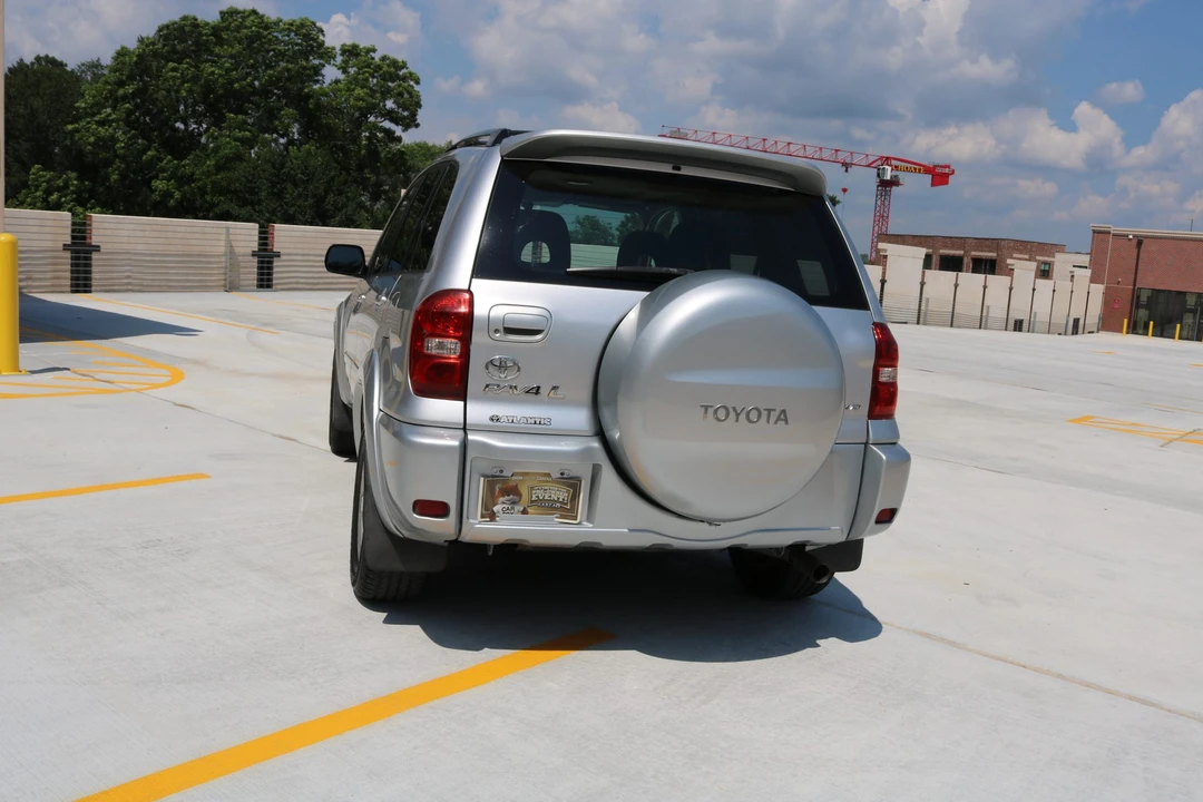 2005 Toyota RAV4 2nd Gen - Image 20 of 31