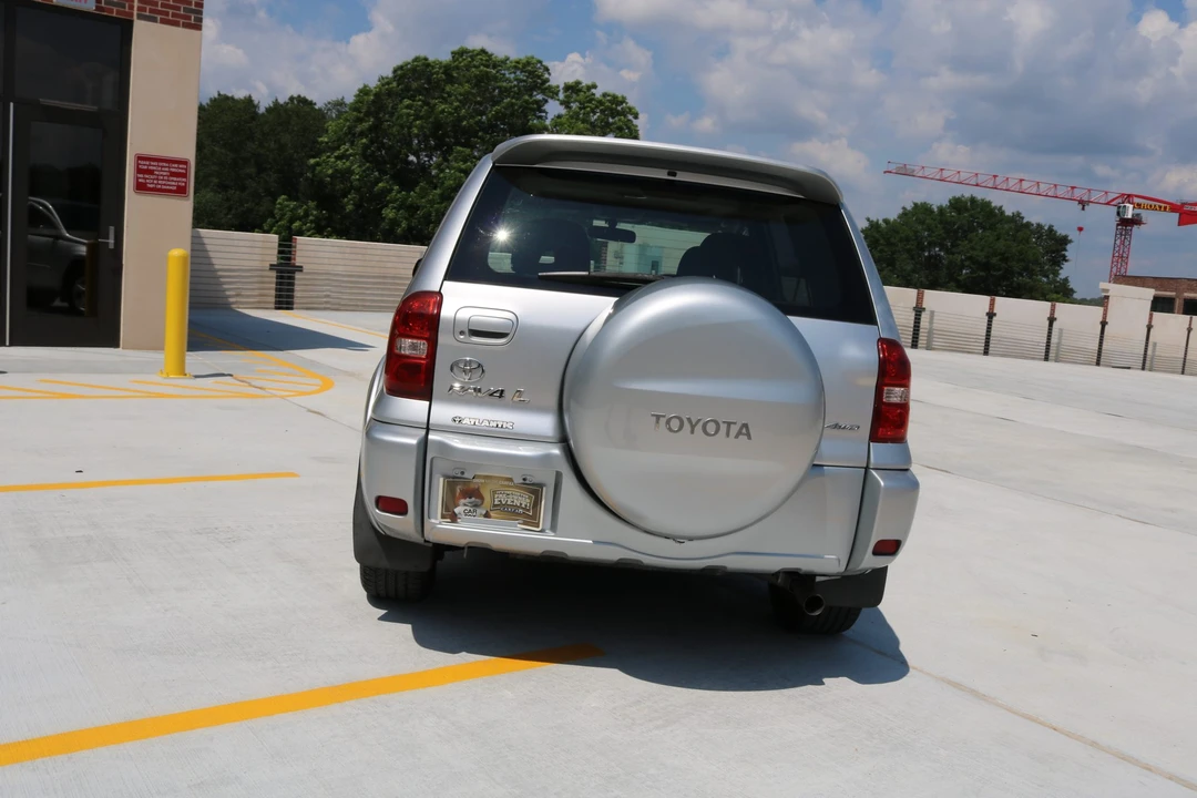 2005 Toyota RAV4 2nd Gen - Image 22 of 31