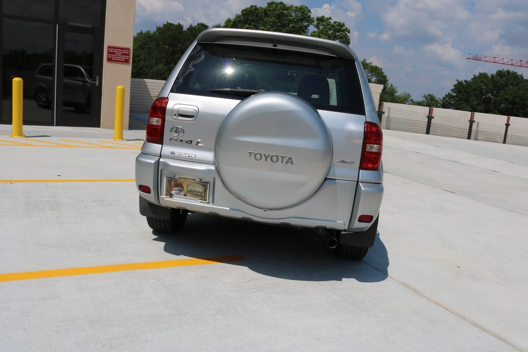 2005 Toyota RAV4 2nd Gen - Image 24 of 31