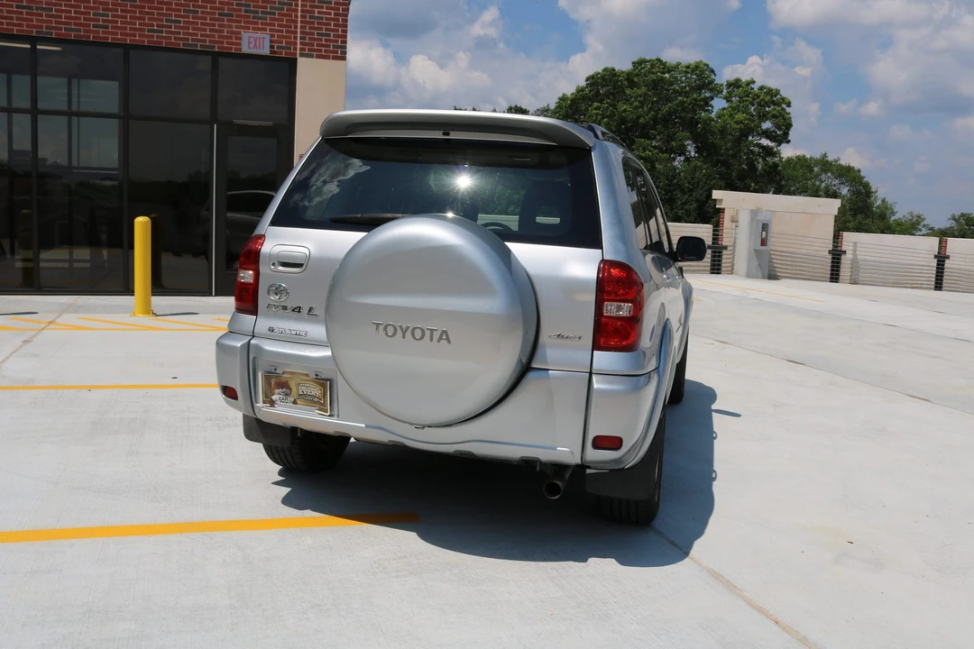 2005 Toyota RAV4 2nd Gen - Image 23 of 31