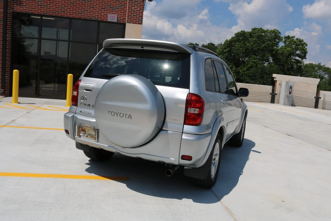 2005 Toyota RAV4 2nd Gen - Image 25 of 31