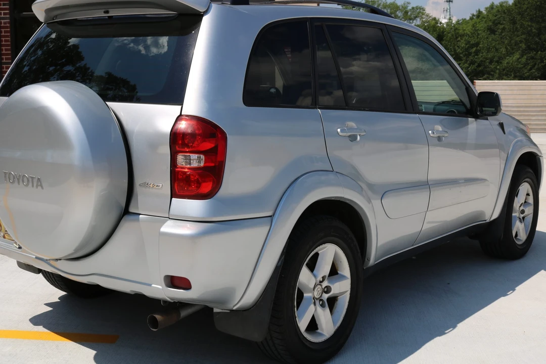 2005 Toyota RAV4 2nd Gen - Image 26 of 31