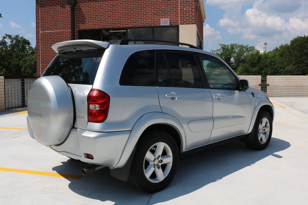 2005 Toyota RAV4 2nd Gen - Image 28 of 31