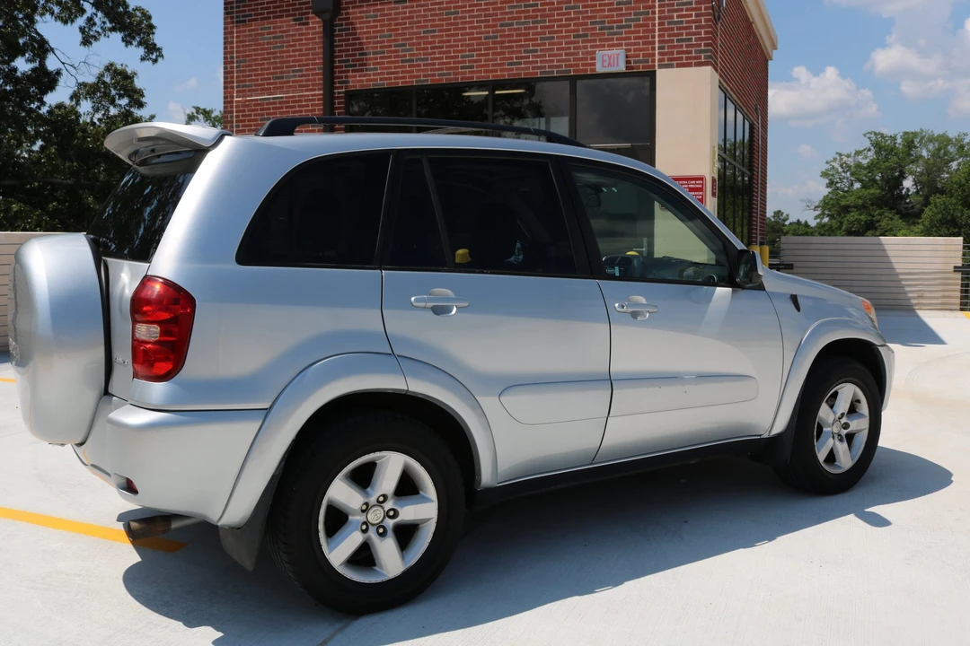 2005 Toyota RAV4 2nd Gen - Image 27 of 31