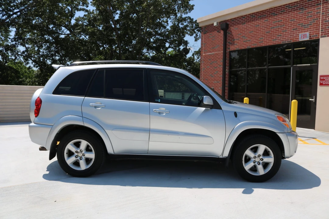 2005 Toyota RAV4 2nd Gen - Image 29 of 31