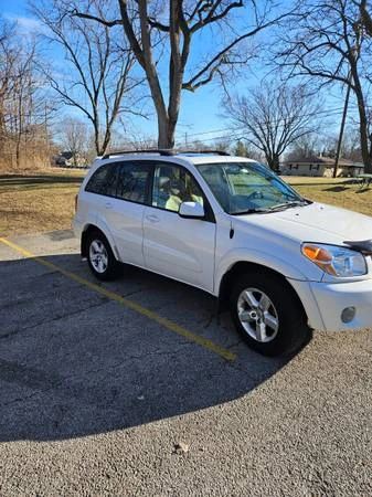 2005 Toyota RAV4 2nd Gen - Image 4 of 16