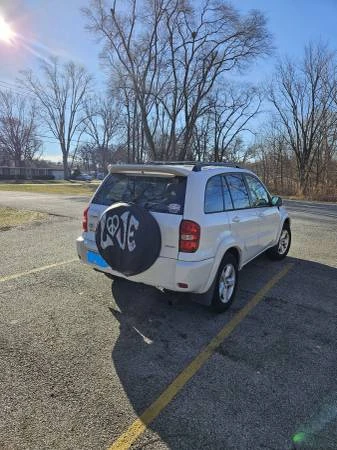 2005 Toyota RAV4 2nd Gen - Image 6 of 16
