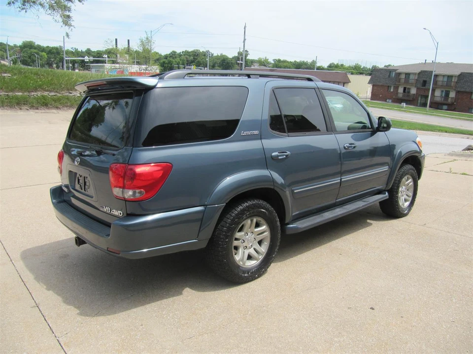 2005 Toyota Sequoia 1st Gen - Image 2 of 27