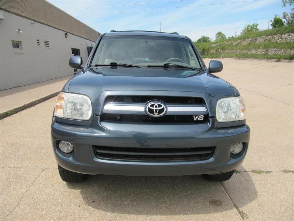 2005 Toyota Sequoia 1st Gen - Image 5 of 27