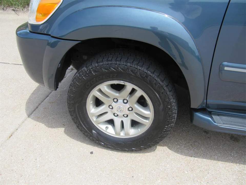 2005 Toyota Sequoia 1st Gen - Image 11 of 27