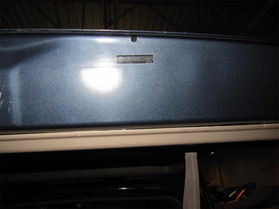 2005 Toyota Sequoia 1st Gen - Image 18 of 27