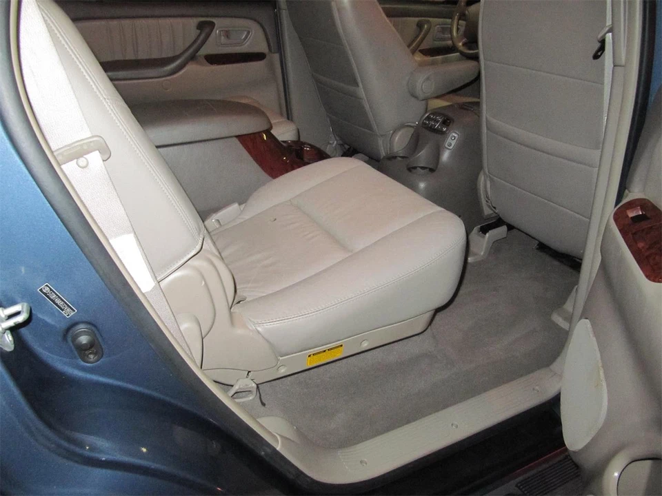 2005 Toyota Sequoia 1st Gen - Image 19 of 27