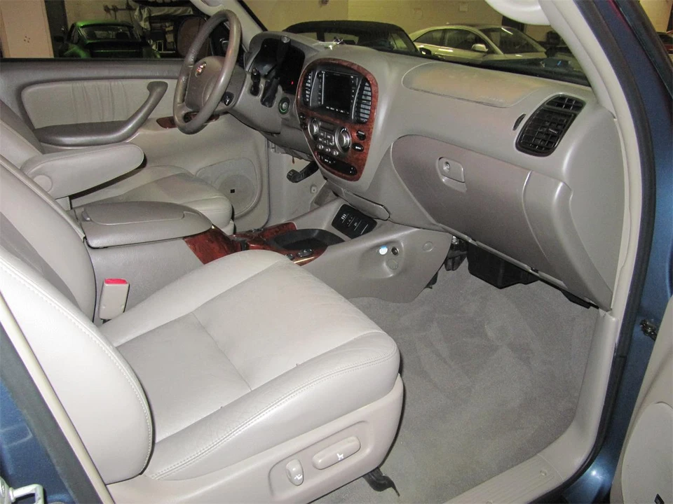 2005 Toyota Sequoia 1st Gen - Image 21 of 27