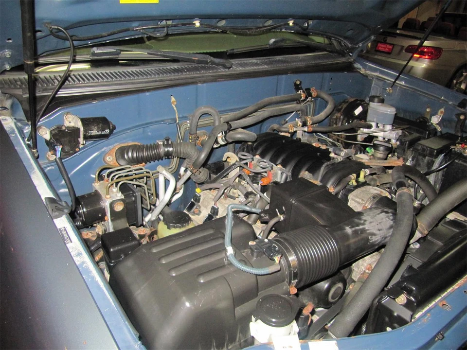 2005 Toyota Sequoia 1st Gen - Image 23 of 27
