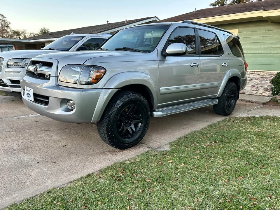 2005 Toyota Sequoia 1st Gen - Image 2 of 13