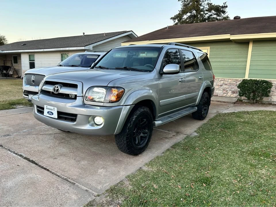 2005 Toyota Sequoia 1st Gen - Image 4 of 13