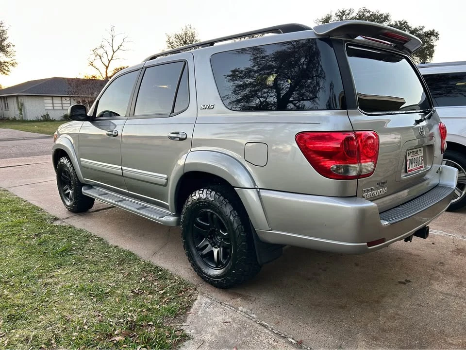 2005 Toyota Sequoia 1st Gen - Image 3 of 13