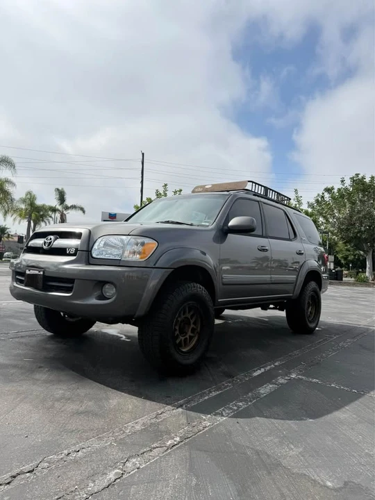 2005 Toyota Sequoia 1st Gen - Image 2 of 8