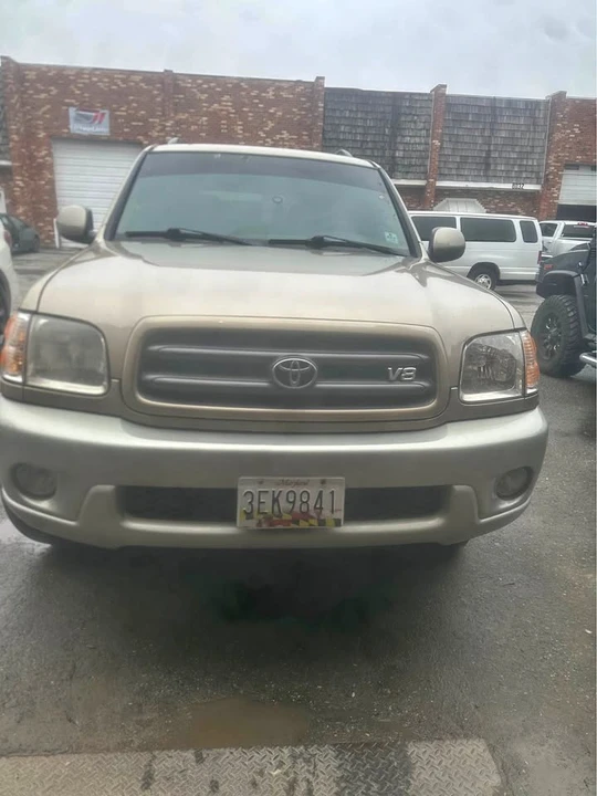 2005 Toyota Sequoia 1st Gen - Image 2 of 9