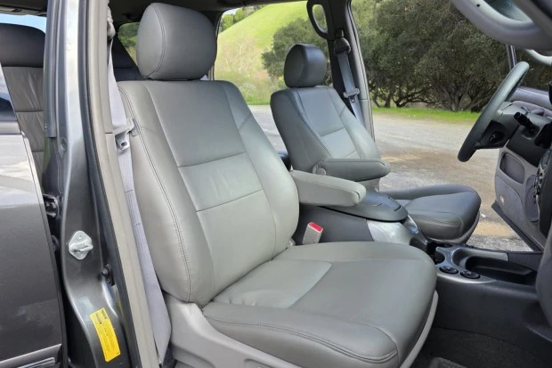 2005 Toyota Sequoia 1st Gen - Image 4 of 7