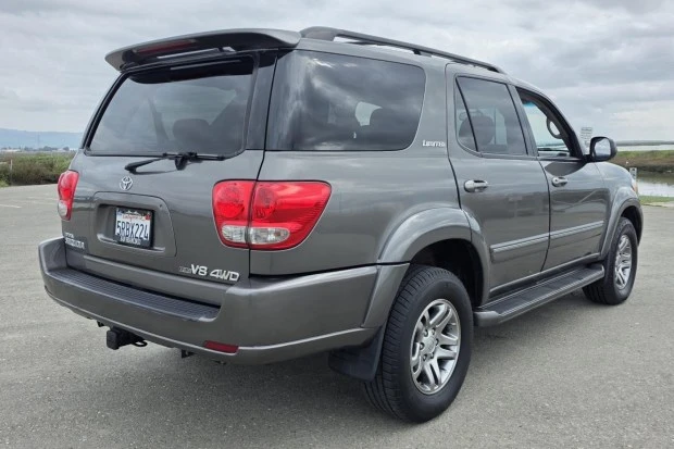 2005 Toyota Sequoia 1st Gen - Image 2 of 7