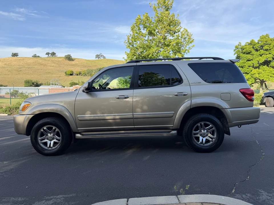 2005 Toyota Sequoia 1st Gen - Image 5 of 31