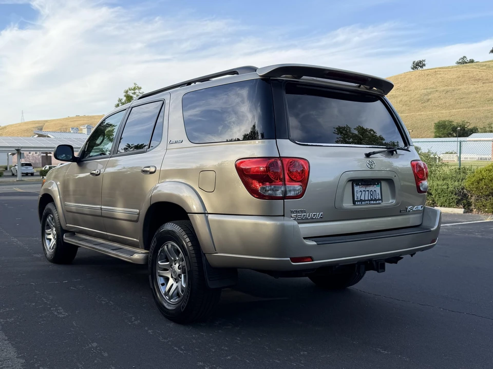 2005 Toyota Sequoia 1st Gen - Image 9 of 31