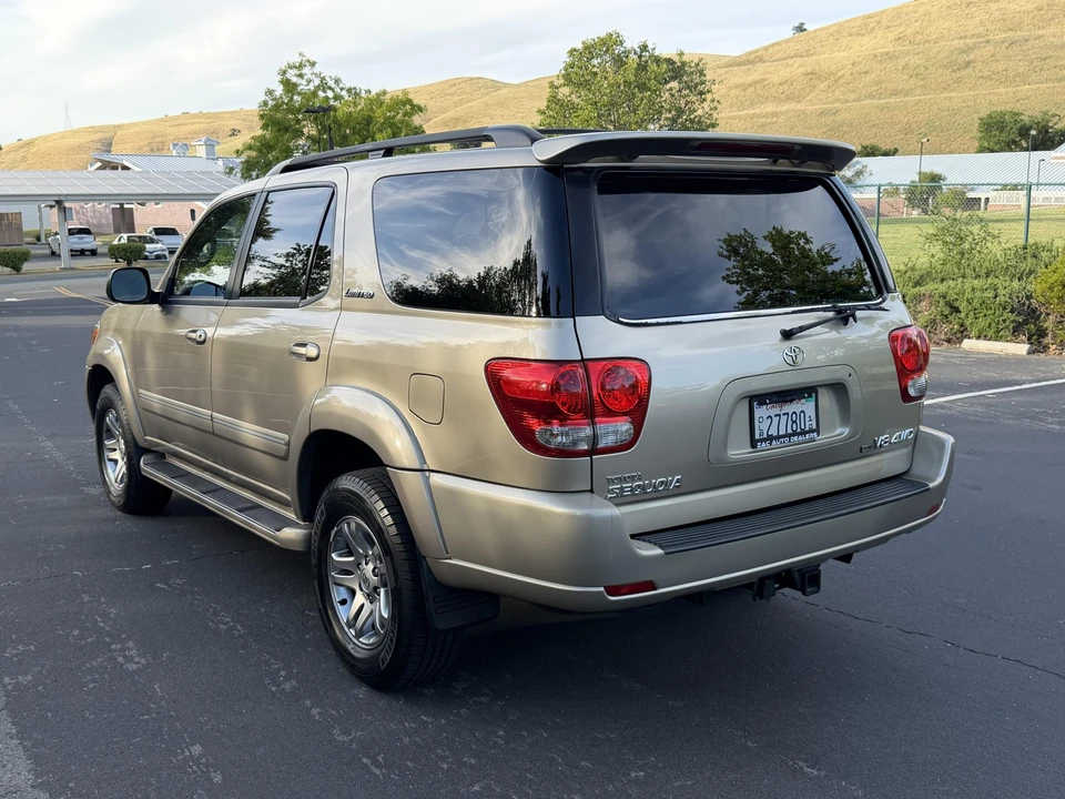 2005 Toyota Sequoia 1st Gen - Image 10 of 31