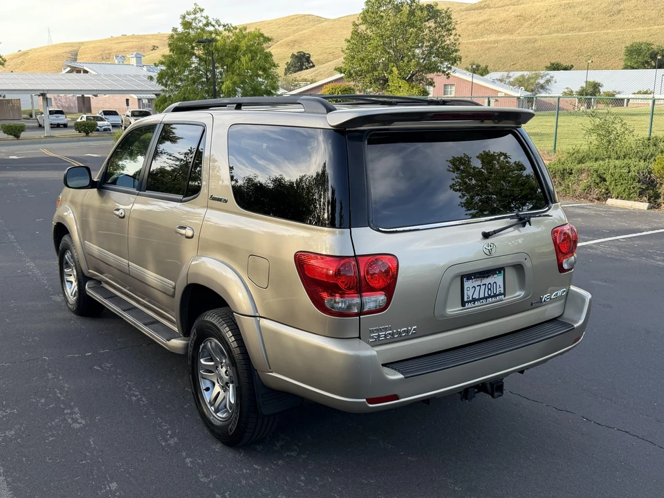 2005 Toyota Sequoia 1st Gen - Image 11 of 31