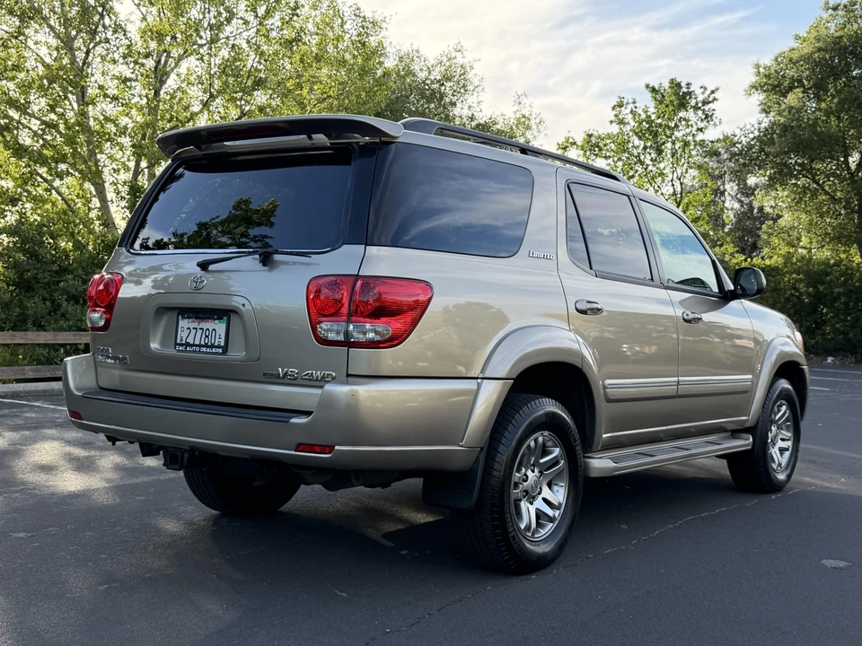 2005 Toyota Sequoia 1st Gen - Image 18 of 31