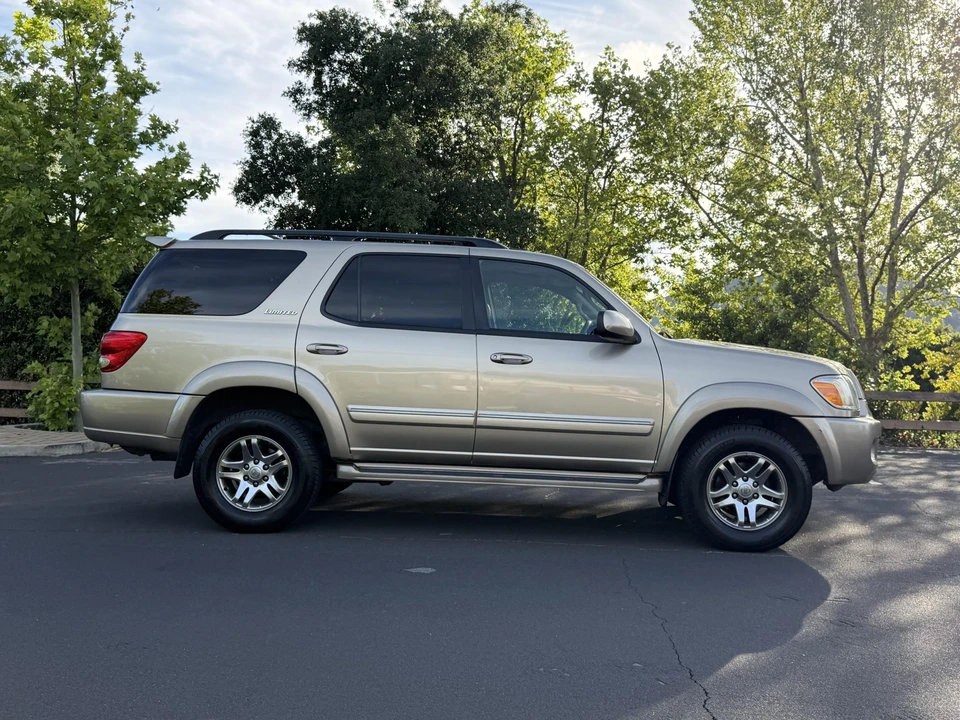 2005 Toyota Sequoia 1st Gen - Image 21 of 31