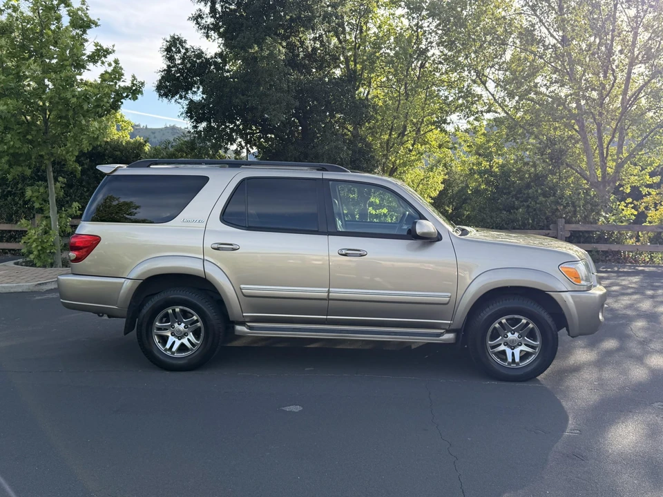 2005 Toyota Sequoia 1st Gen - Image 22 of 31