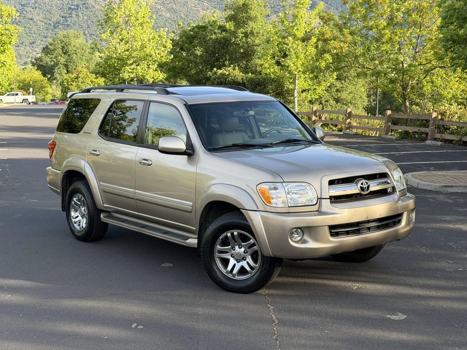 2005 Toyota Sequoia 1st Gen - Image 25 of 31