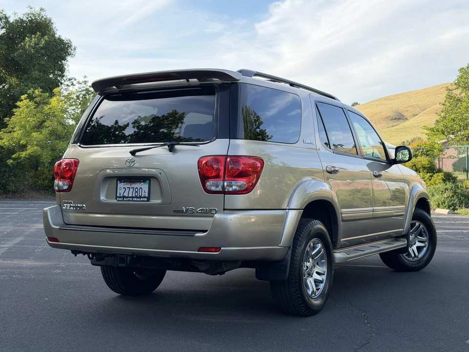 2005 Toyota Sequoia 1st Gen - Image 16 of 31