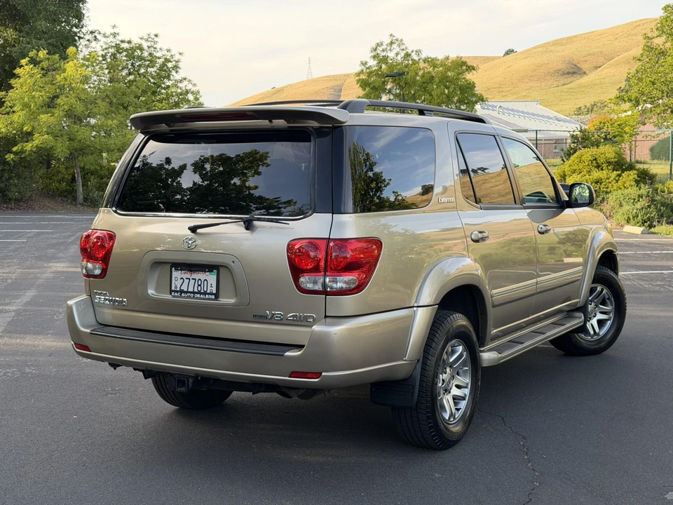 2005 Toyota Sequoia 1st Gen - Image 17 of 31