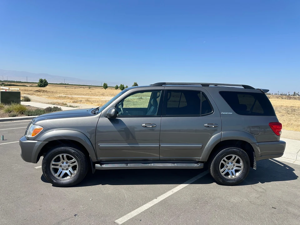 2005 Toyota Sequoia 1st Gen - Image 8 of 31