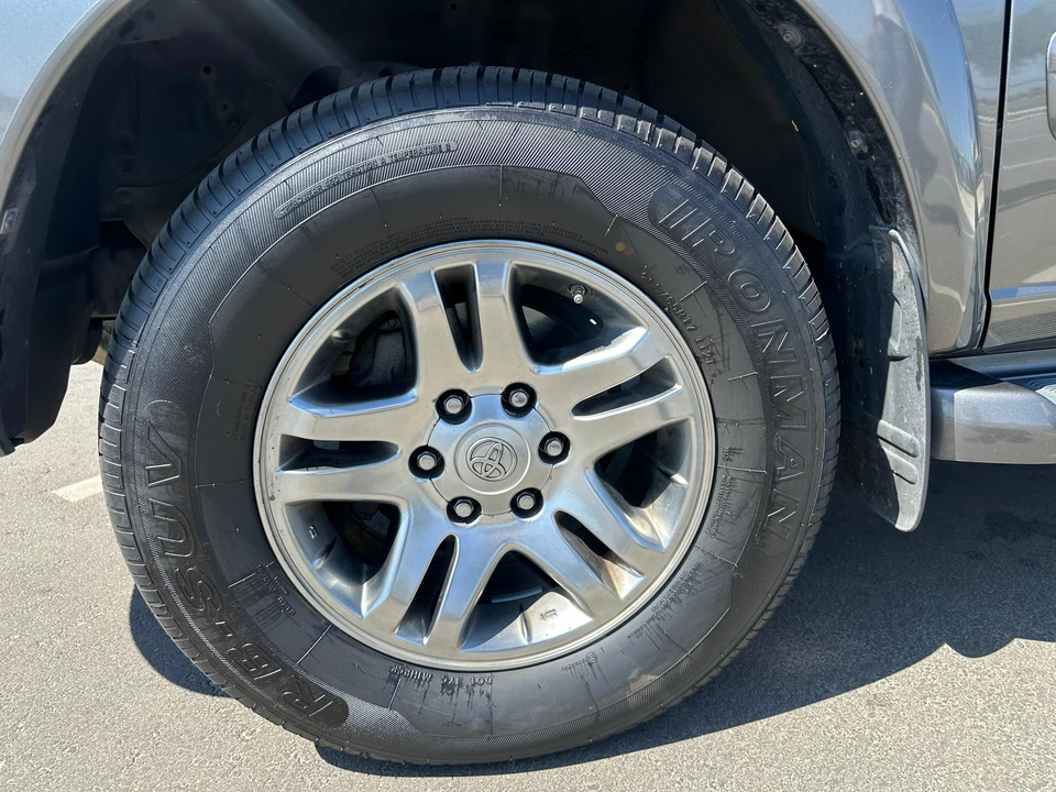 2005 Toyota Sequoia 1st Gen - Image 29 of 31