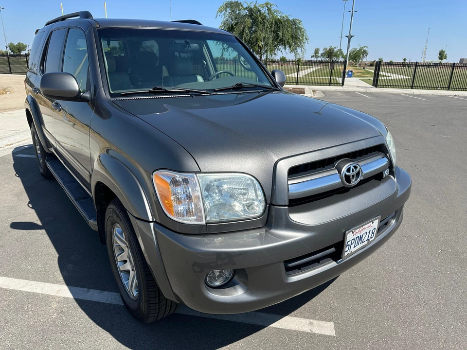 2005 Toyota Sequoia 1st Gen - Image 16 of 31