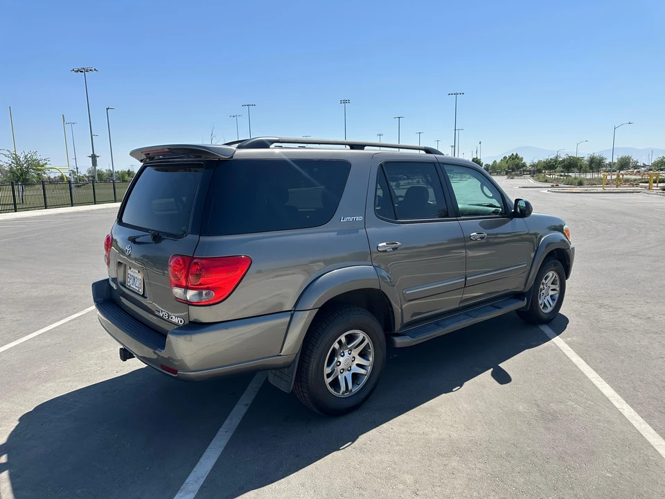 2005 Toyota Sequoia 1st Gen - Image 12 of 31