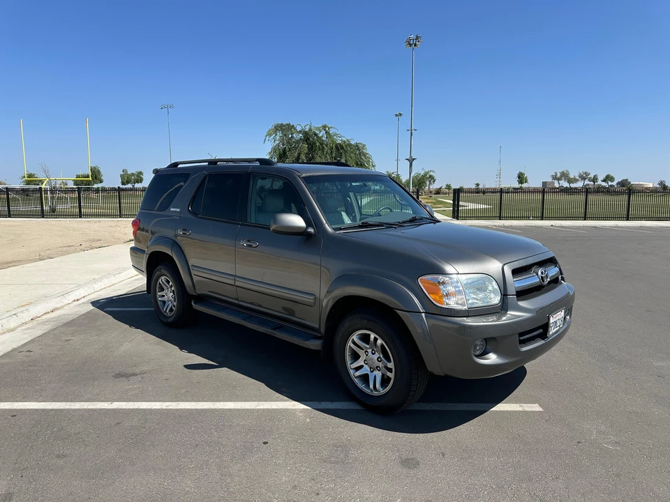 2005 Toyota Sequoia 1st Gen - Image 15 of 31