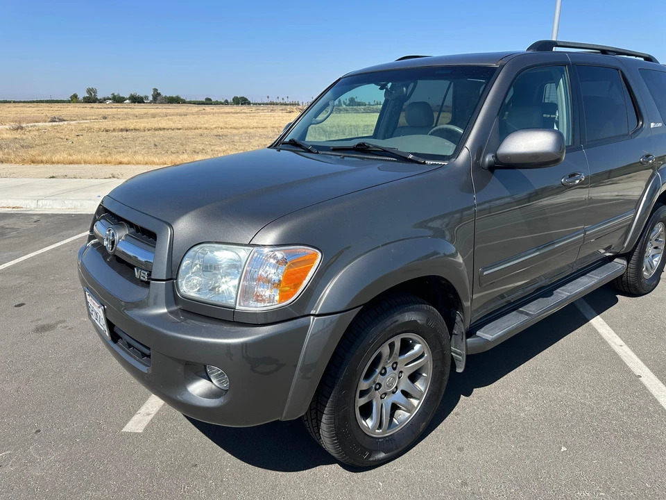 2005 Toyota Sequoia 1st Gen - Image 18 of 31