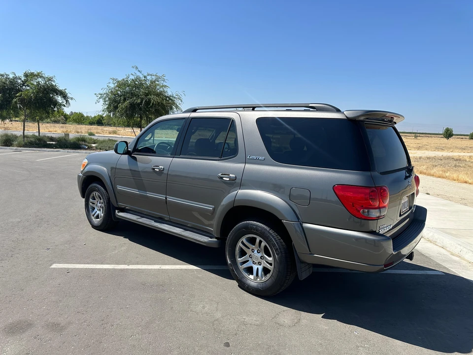 2005 Toyota Sequoia 1st Gen - Image 9 of 31