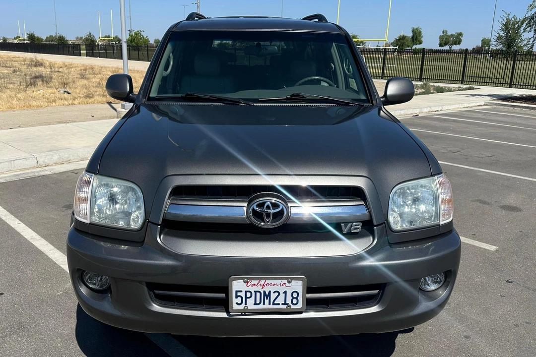 2005 Toyota Sequoia 1st Gen - Image 2 of 31