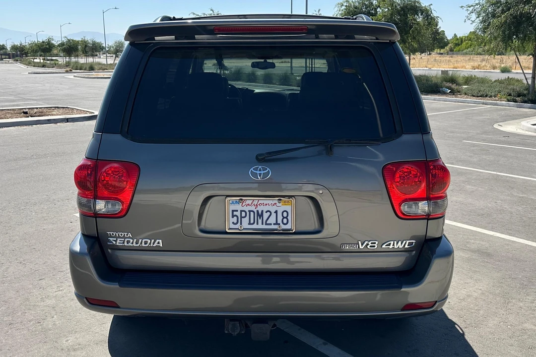 2005 Toyota Sequoia 1st Gen - Image 5 of 31