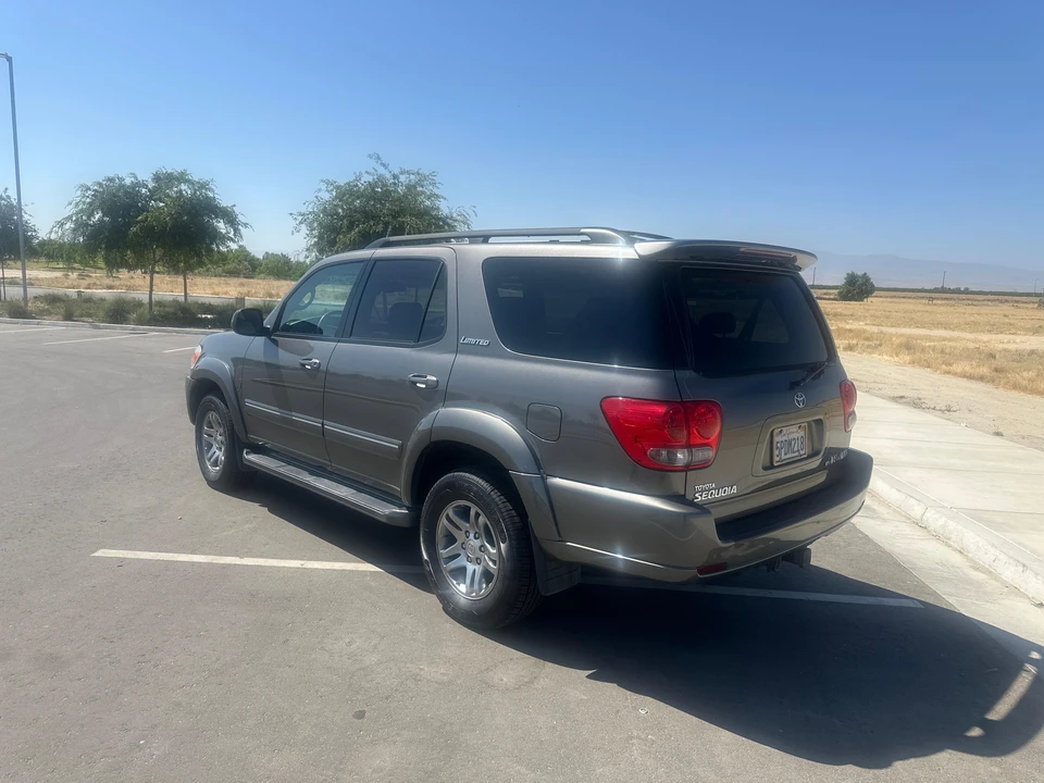 2005 Toyota Sequoia 1st Gen - Image 10 of 31