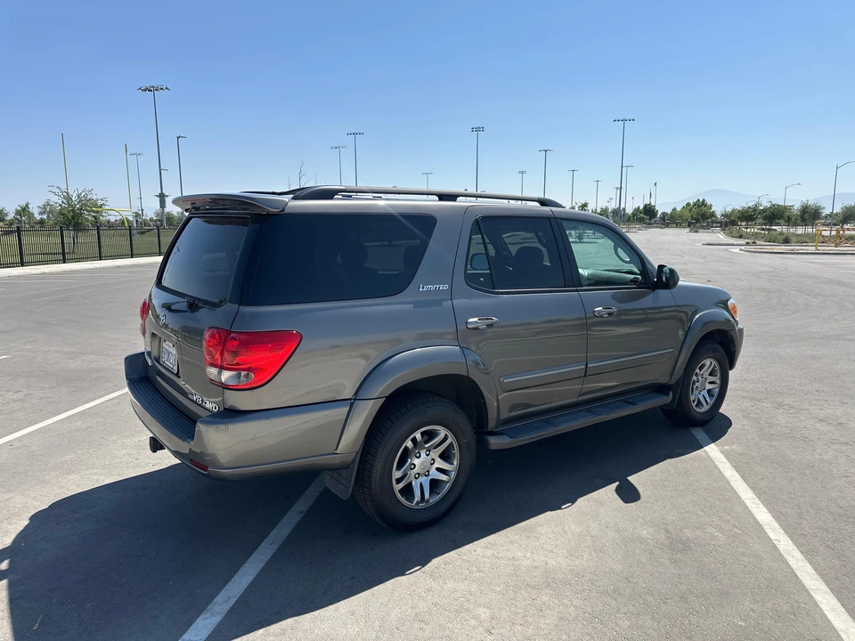 2005 Toyota Sequoia 1st Gen - Image 13 of 31